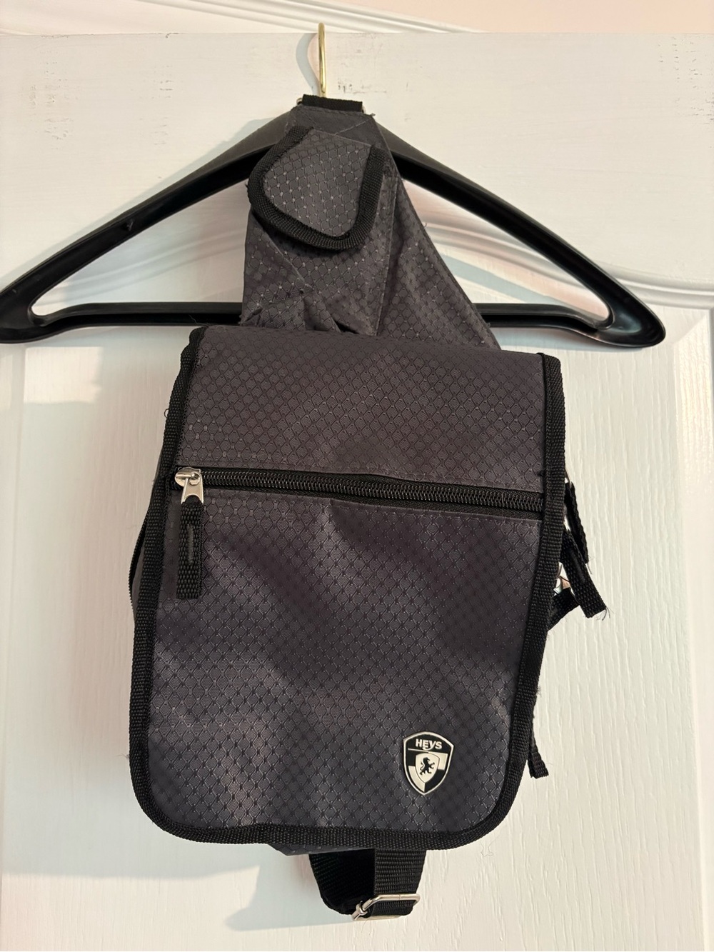 HEYS Travel Mate V3 Crossbody Expandable bag with passport holder